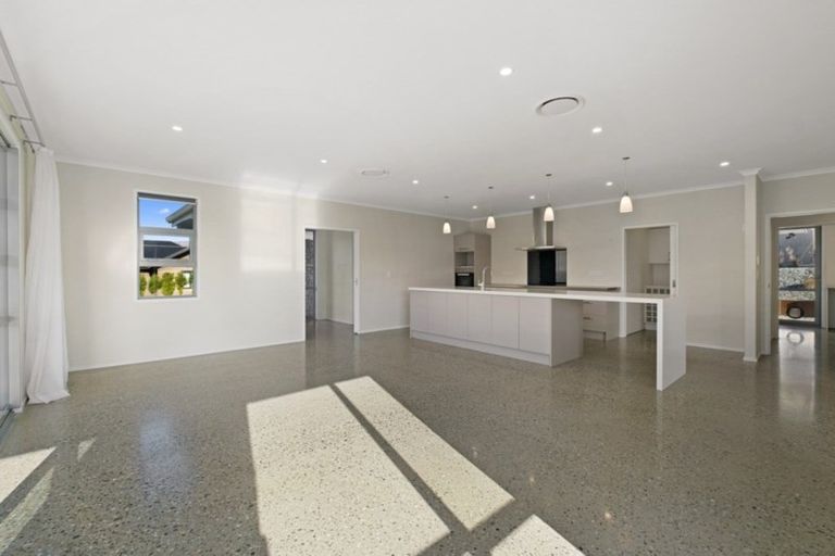 Photo of property in 4 Avalanche Place, Wanaka, 9305