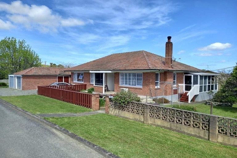 Photo of property in 27 Whaka Street, Maungaturoto, 0520