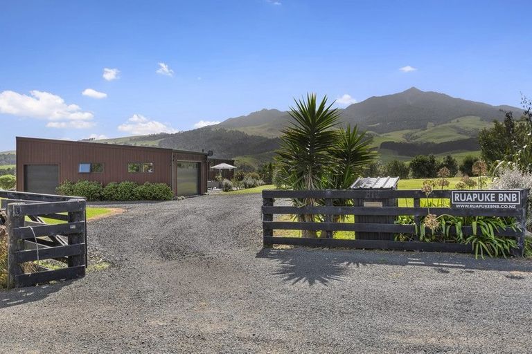 Photo of property in 812 Ruapuke Road, Raglan, 3296
