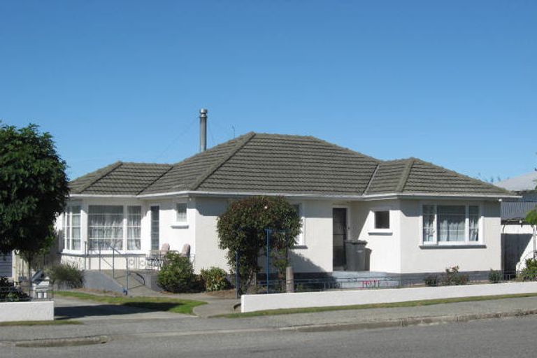 Photo of property in 75 Rhodes Street, Waimate, 7924
