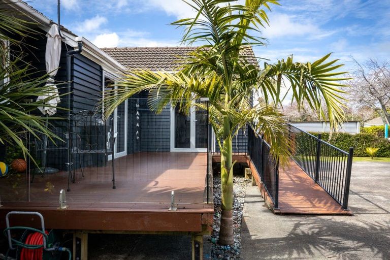 Photo of property in 17 Exeter Street, Brooklands, New Plymouth, 4310
