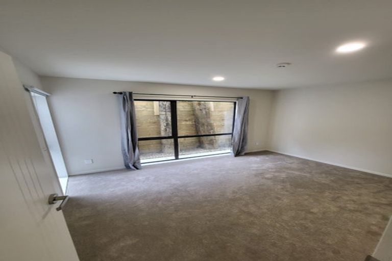 Photo of property in 7 Palmetto Place, Goodwood Heights, Auckland, 2105