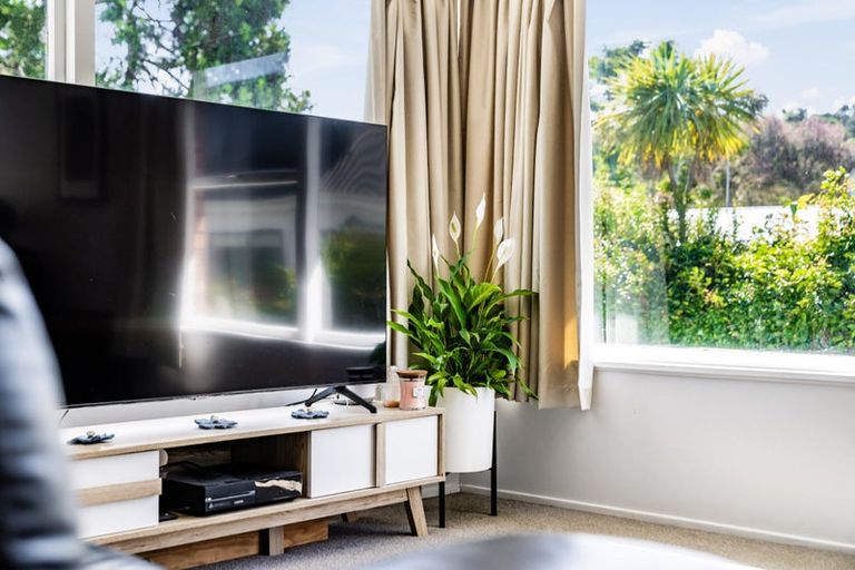 Photo of property in 2/12 Ellice Road, Totara Vale, Auckland, 0629