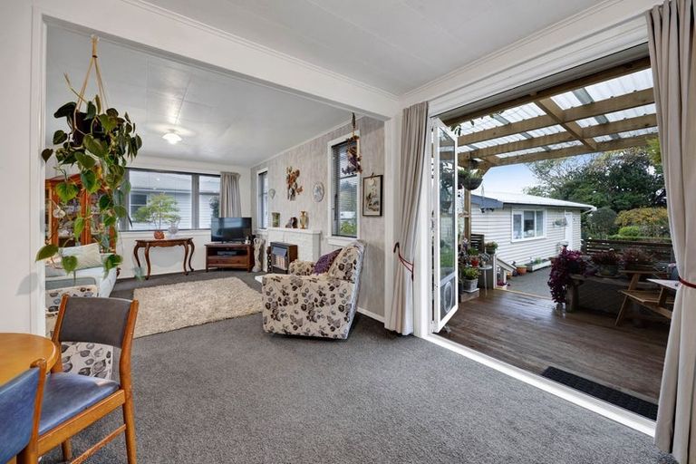 Photo of property in 50 Reid Avenue, Hawera, 4610