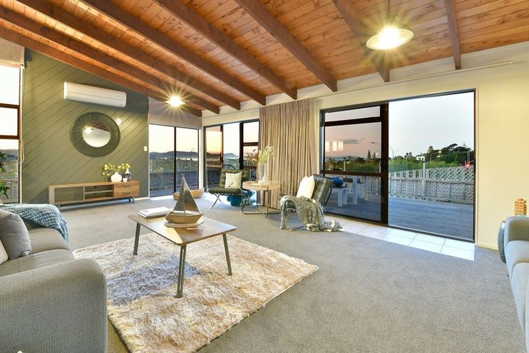 Photo of property in 159 Whangaparaoa Road, Red Beach, 0932