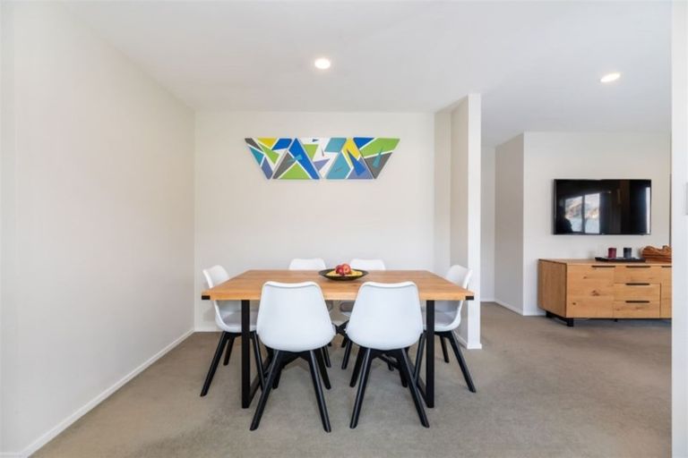 Photo of property in 8 Riverglade Parkway, Te Atatu South, Auckland, 0610