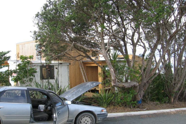 Photo of property in 1 Kyle Street, Leigh, 0985