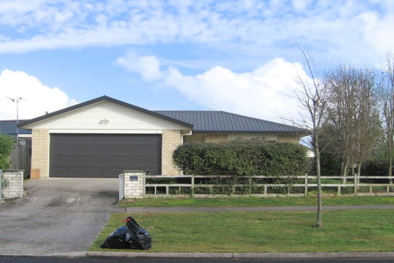 Photo of property in 15 Catalina Drive, Melville, Hamilton, 3206