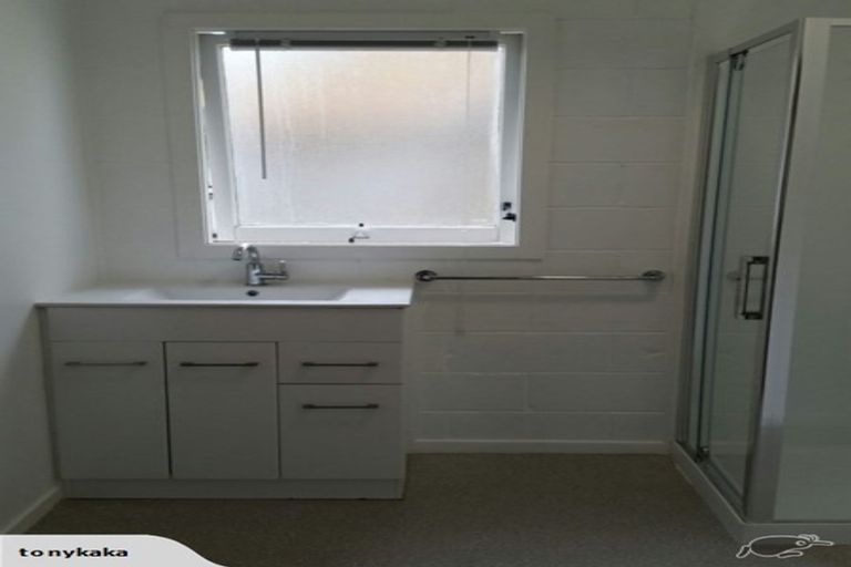 Photo of property in 1/66 Flanshaw Road, Te Atatu South, Auckland, 0610