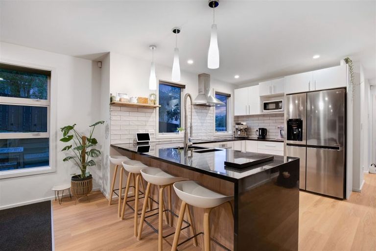 Photo of property in 122a Main Road, Titahi Bay, Porirua, 5022