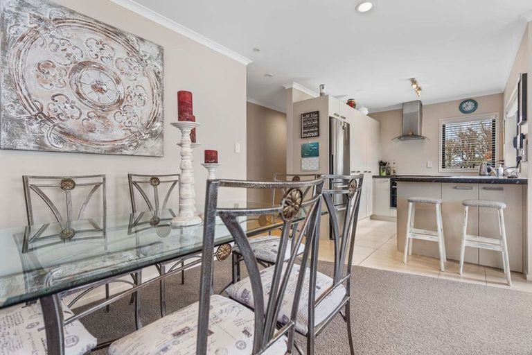 Photo of property in 64 Martyn Street, Waiuku, 2123