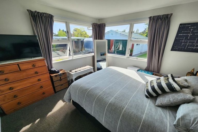 Photo of property in 72 Niven Street, Avondale, Christchurch, 8061