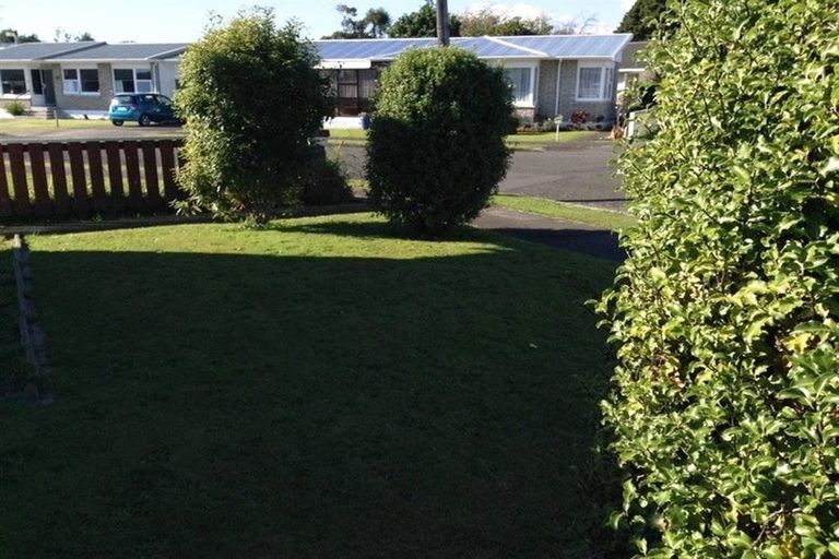 Photo of property in 44 Karaka Crescent, Levin, 5510