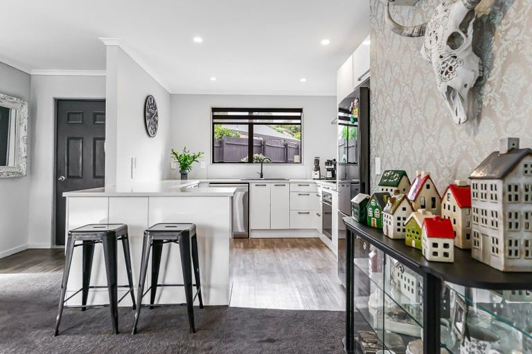 Photo of property in 16 Palm Grove Drive, Western Heights, Hamilton, 3200