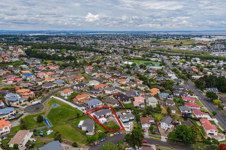 Photo of property in 11 Melia Grove, Goodwood Heights, Auckland, 2105
