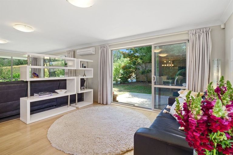 Photo of property in 39 Namsan Close, Fairview Heights, Auckland, 0632