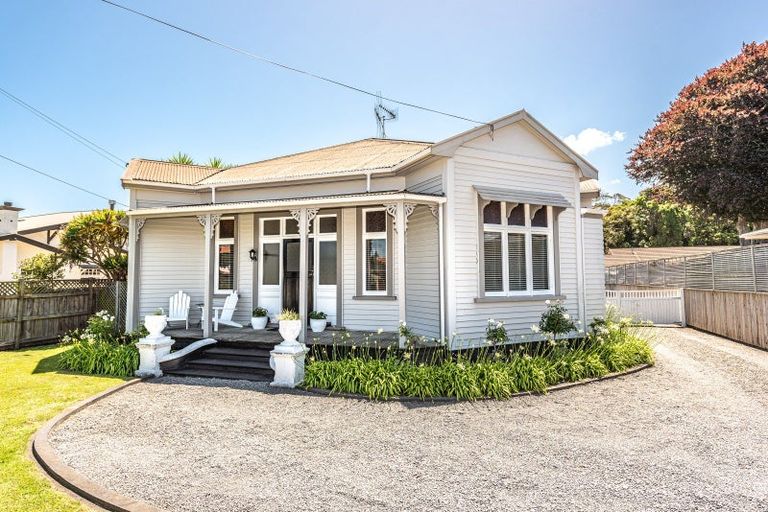 Photo of property in 8 Saint Leonard Street, Saint Johns Hill, Whanganui, 4501