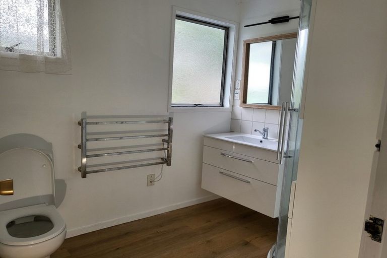 Photo of property in 64 Lavery Place, Sunnynook, Auckland, 0632