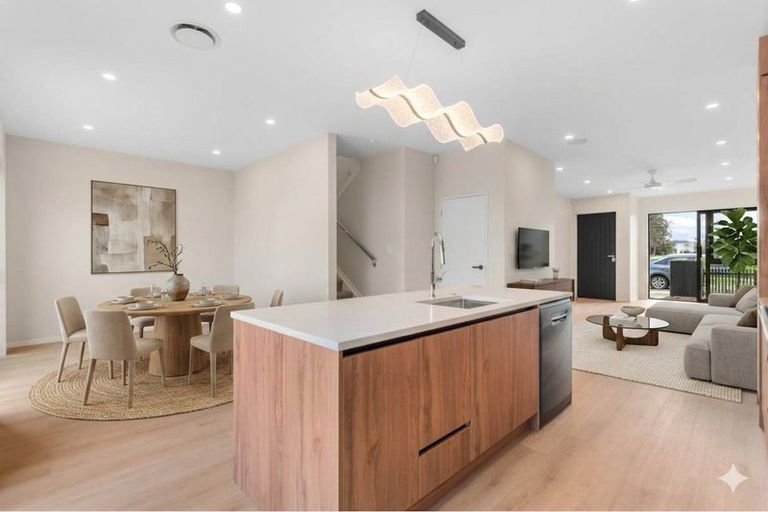 Photo of property in 12 Harbourside Parade, Hobsonville, 0616