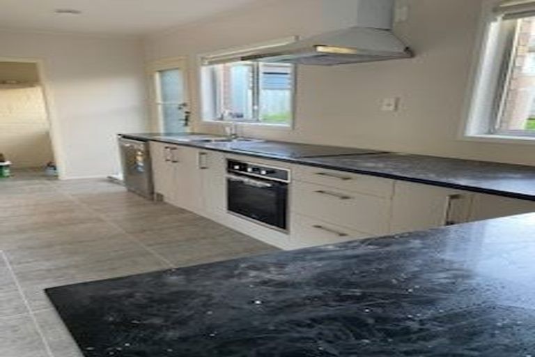 Photo of property in 1/57 Chartwell Avenue, Glenfield, Auckland, 0629