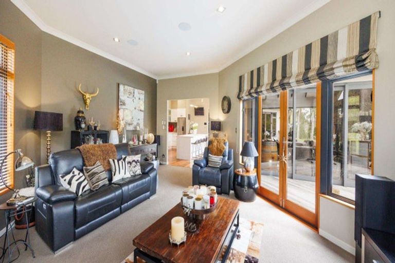 Photo of property in 7 Titirangi Drive, Fitzherbert, Palmerston North, 4471