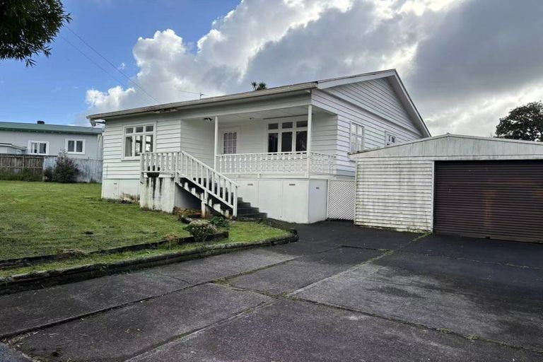 Photo of property in 11 Miro Street, New Lynn, Auckland, 0600