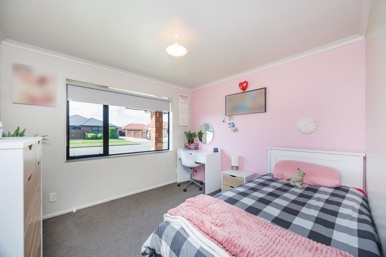 Photo of property in 43 Geneva Terrace, Kelvin Grove, Palmerston North, 4414