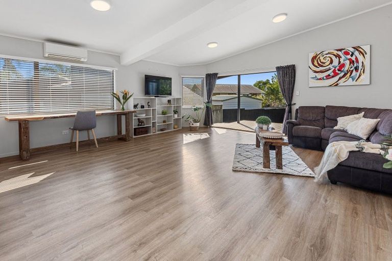 Photo of property in 72a Beach Road, Onerahi, Whangarei, 0110