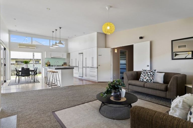 Photo of property in 92 Saint James Drive, Huntington, Hamilton, 3210