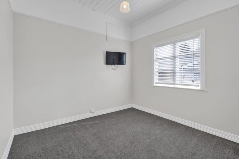 Photo of property in 16 Maire Street, Inglewood, 4330
