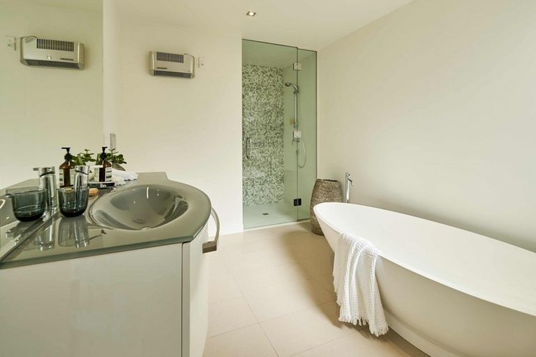 Photo of property in 16c Signallers Grove, Strathmore Park, Wellington, 6022