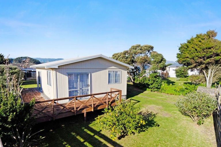 Photo of property in 48 Norfolk Crescent, Otaki Beach, Otaki, 5512