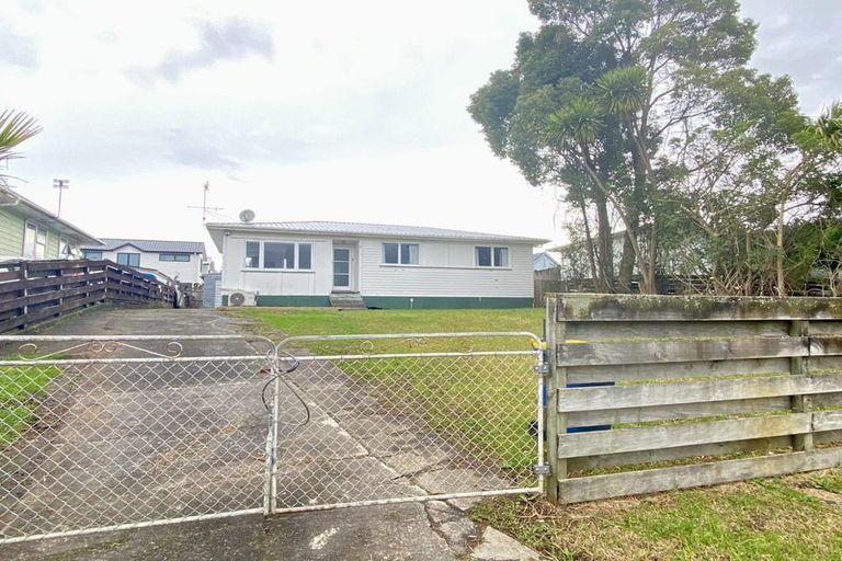 Photo of property in 8 Lendic Avenue, Henderson, Auckland, 0612
