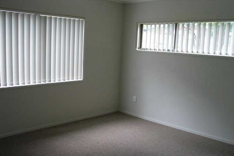 Photo of property in 8 Kayle Glen, West Harbour, Auckland, 0618