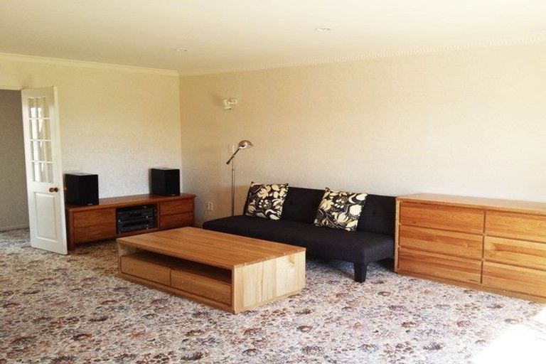 Photo of property in 4 Waiwera Place, Merrilands, New Plymouth, 4312