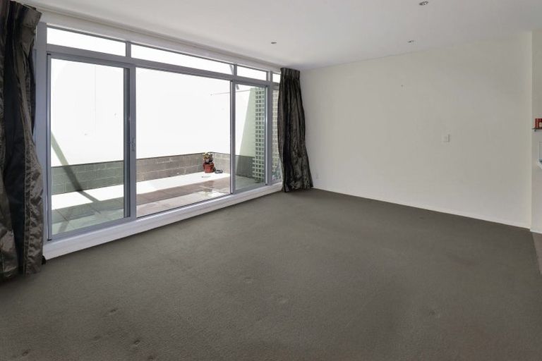 Photo of property in Las Olas De Cuba, 4/35 Torrens Terrace, Mount Cook, Wellington, 6011