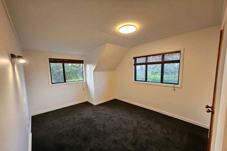 Photo of property in 2/5 Seacliffe Avenue, Belmont, Auckland, 0622