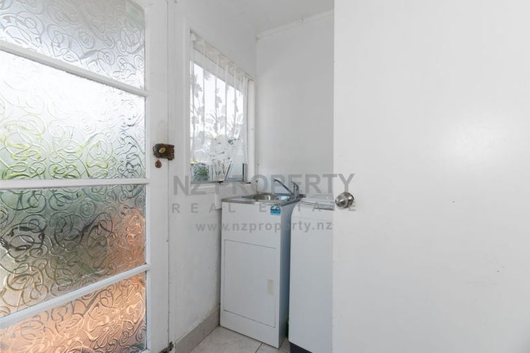 Photo of property in 46 Parrs Cross Road, Henderson, Auckland, 0612
