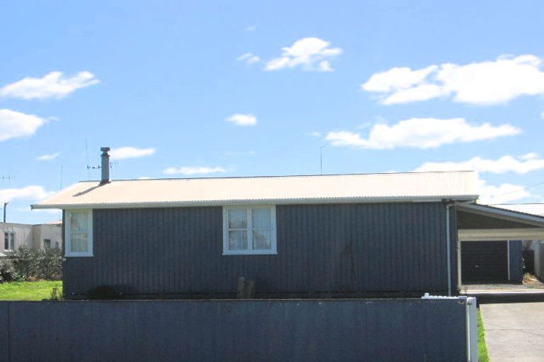 Photo of property in 27 Pratt Avenue, Foxton Beach, Foxton, 4815