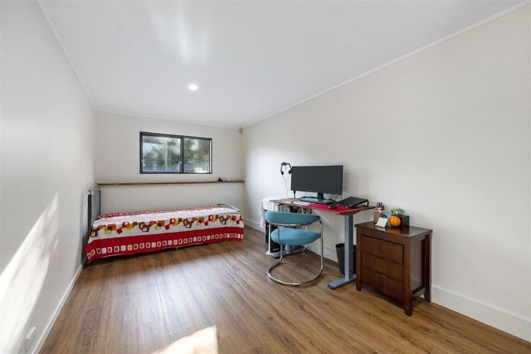 Photo of property in 3/43-53 Chivalry Road, Glenfield, Auckland, 0629