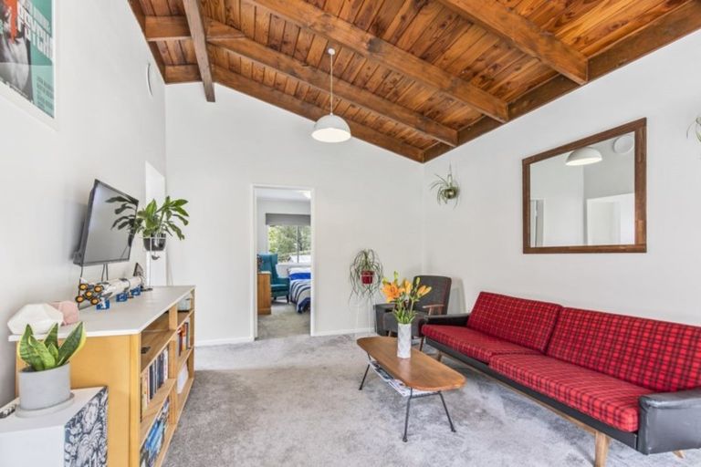 Photo of property in 11b Thurleigh Grove, Karori, Wellington, 6012