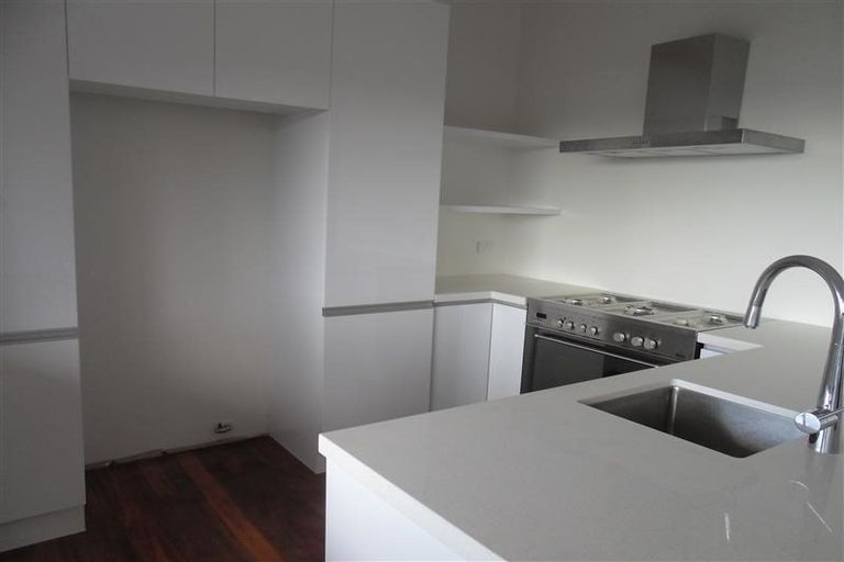 Photo of property in 17a Bournemouth Terrace, Murrays Bay, Auckland, 0630