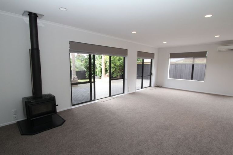 Photo of property in 38 Sandwick Drive, Weymouth, Auckland, 2103