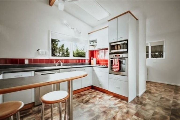 Photo of property in 345 Devonport Road, Tauranga, 3110