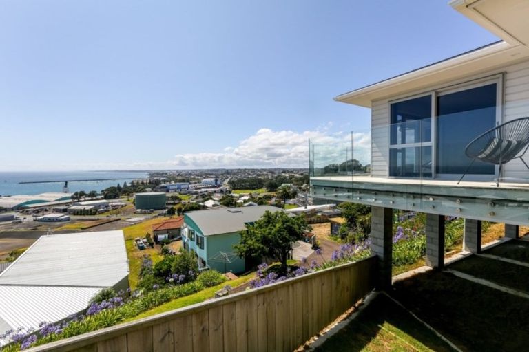 Photo of property in 20 Findlay Street, Moturoa, New Plymouth, 4310