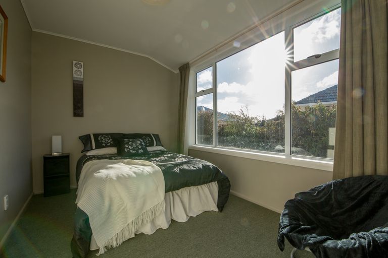 Photo of property in 6 Shirldale Place, Avonhead, Christchurch, 8042