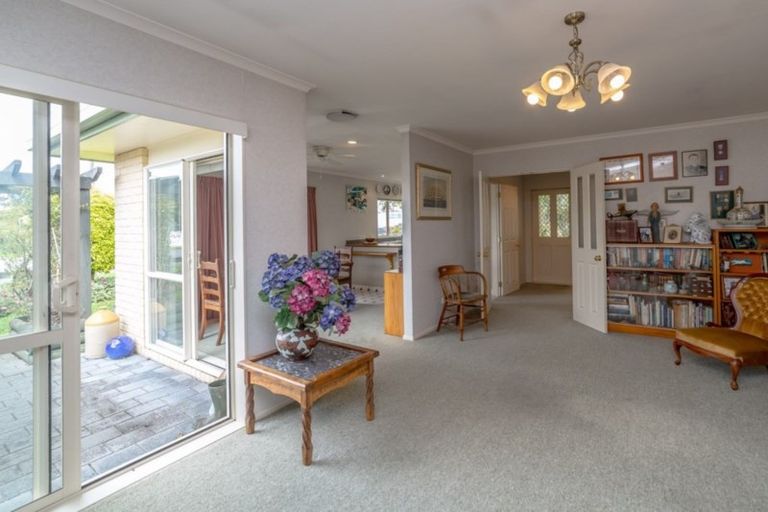 Photo of property in 10 Oak View Place, Greytown, 5712