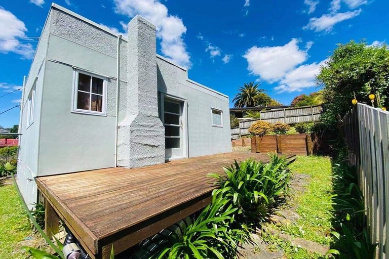 Photo of property in 1/728 Beach Road, Browns Bay, Auckland, 0630