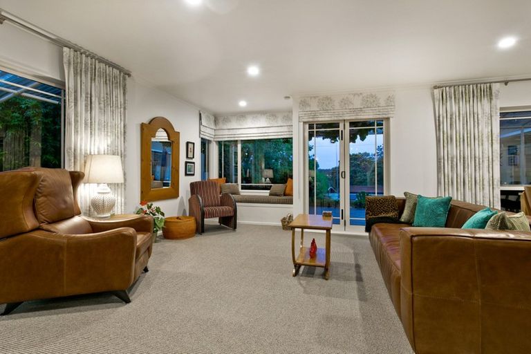 Photo of property in 11 Kimberly Grove, Greenhithe, Auckland, 0632