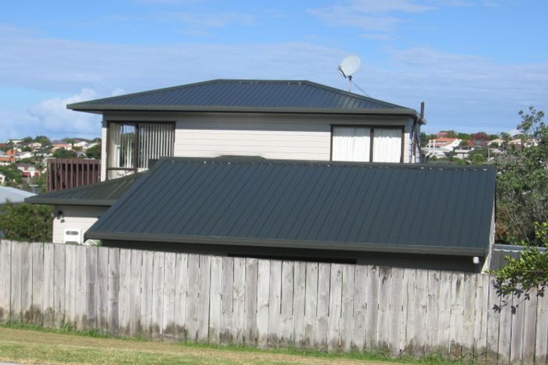 Photo of property in 2/16 Kiteroa Terrace, Rothesay Bay, Auckland, 0630